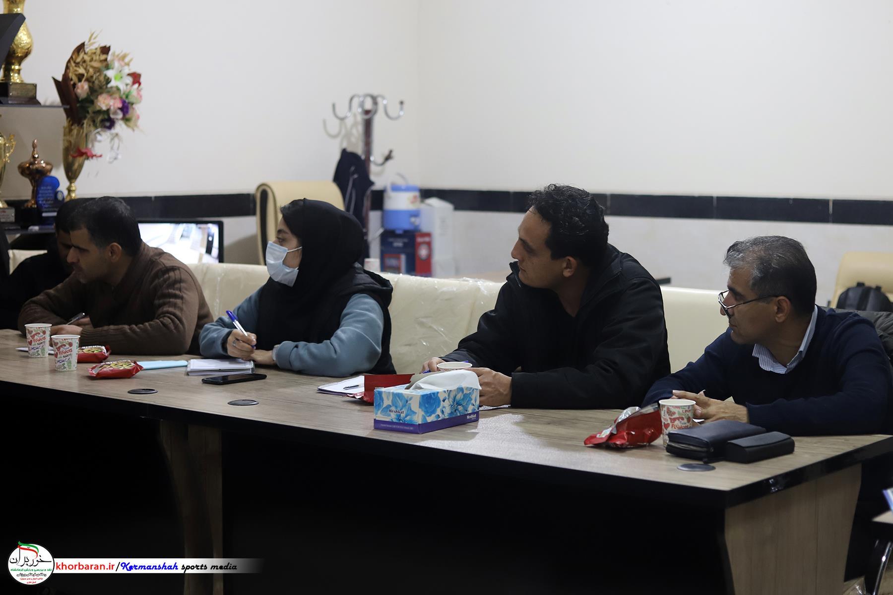 نشست انجمن ورزشی نویسان با هیات بوکس