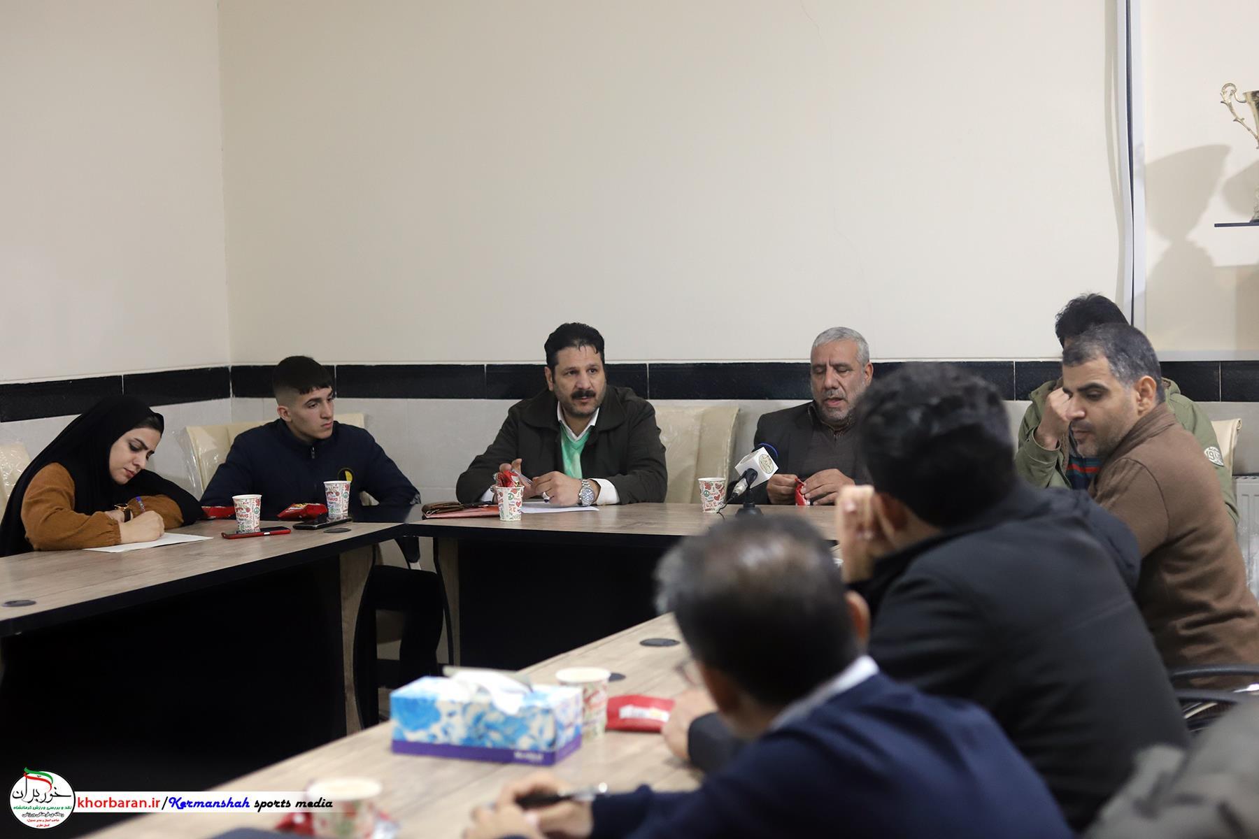 نشست انجمن ورزشی نویسان با هیات بوکس